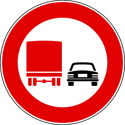 Illustrazione: Divieto di sorpasso per gli autocarri che superano 3,5 T